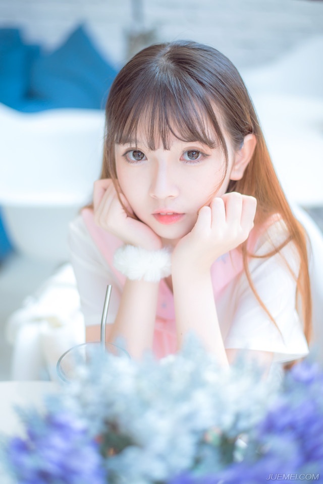 相信爱情，即使它给你带来悲哀也要相信爱情。
